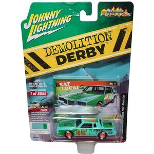 Johnny Lightning Street Freaks Demolition Derby 1982 Pontiac Grand Prix StockCar